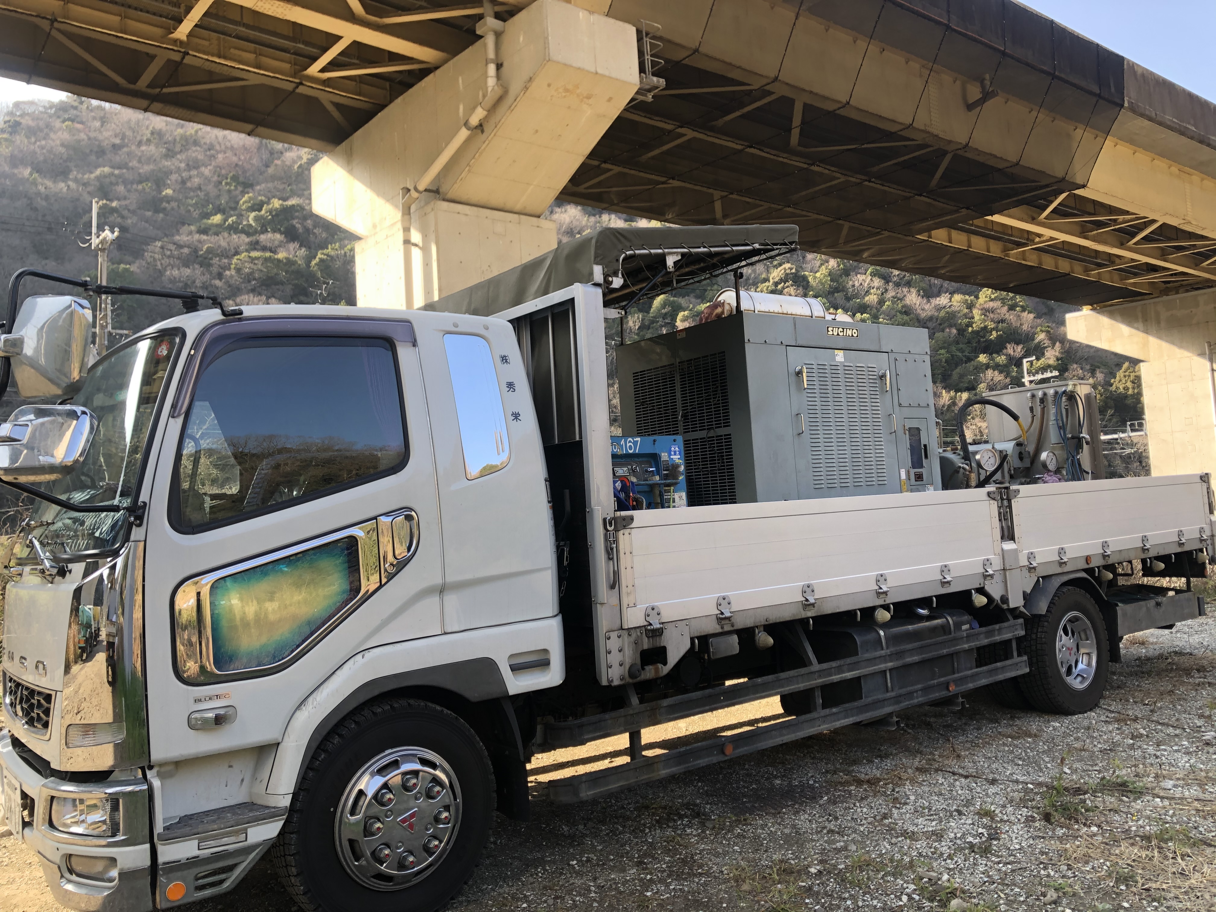 株式会社秀栄の作業車